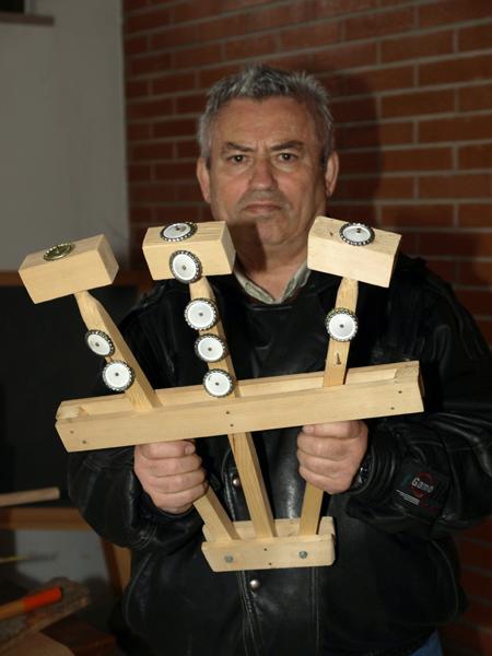 strumento in legno.jpg